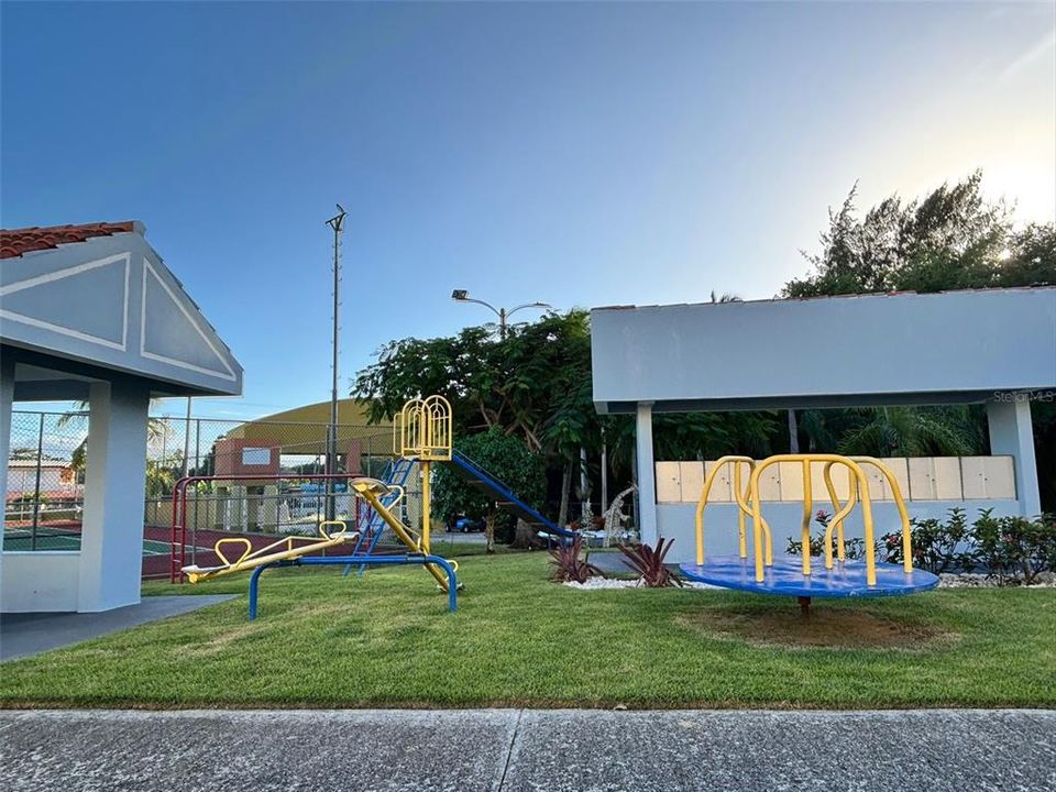 待售: $295,000 (3 贝兹, 2 浴室, 1218 平方英尺)