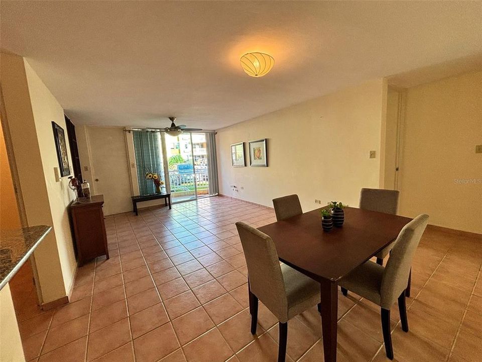 待售: $295,000 (3 贝兹, 2 浴室, 1218 平方英尺)