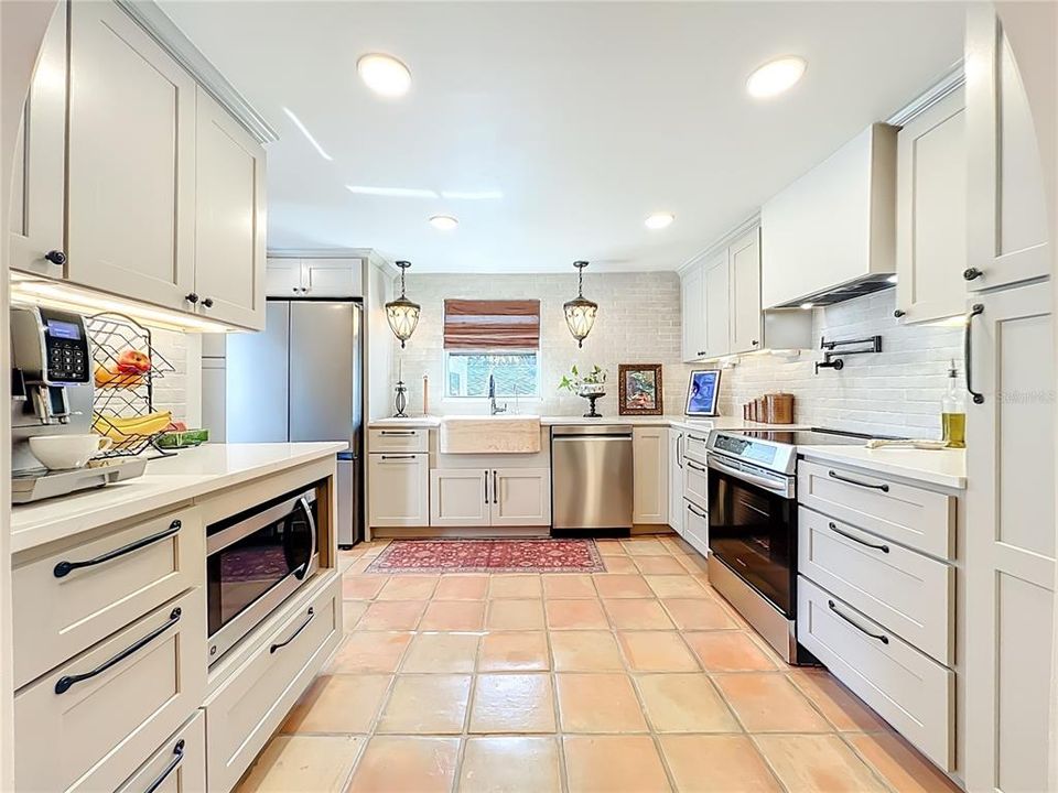 For Sale: $589,000 (3 beds, 3 baths, 1646 Square Feet)