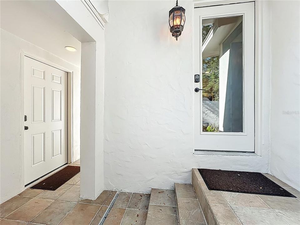 For Sale: $589,000 (3 beds, 3 baths, 1646 Square Feet)