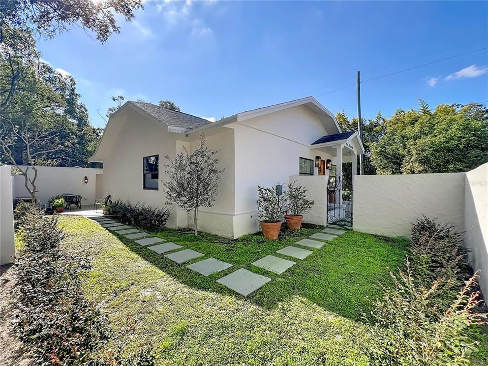 For Sale: $589,000 (3 beds, 3 baths, 1646 Square Feet)