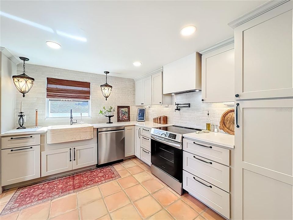 For Sale: $589,000 (3 beds, 3 baths, 1646 Square Feet)