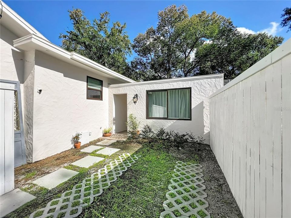 For Sale: $589,000 (3 beds, 3 baths, 1646 Square Feet)