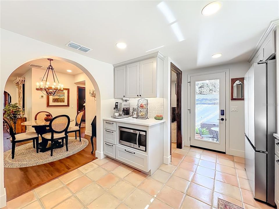 For Sale: $589,000 (3 beds, 3 baths, 1646 Square Feet)