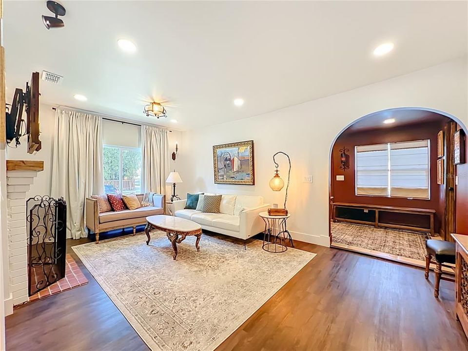 For Sale: $589,000 (3 beds, 3 baths, 1646 Square Feet)