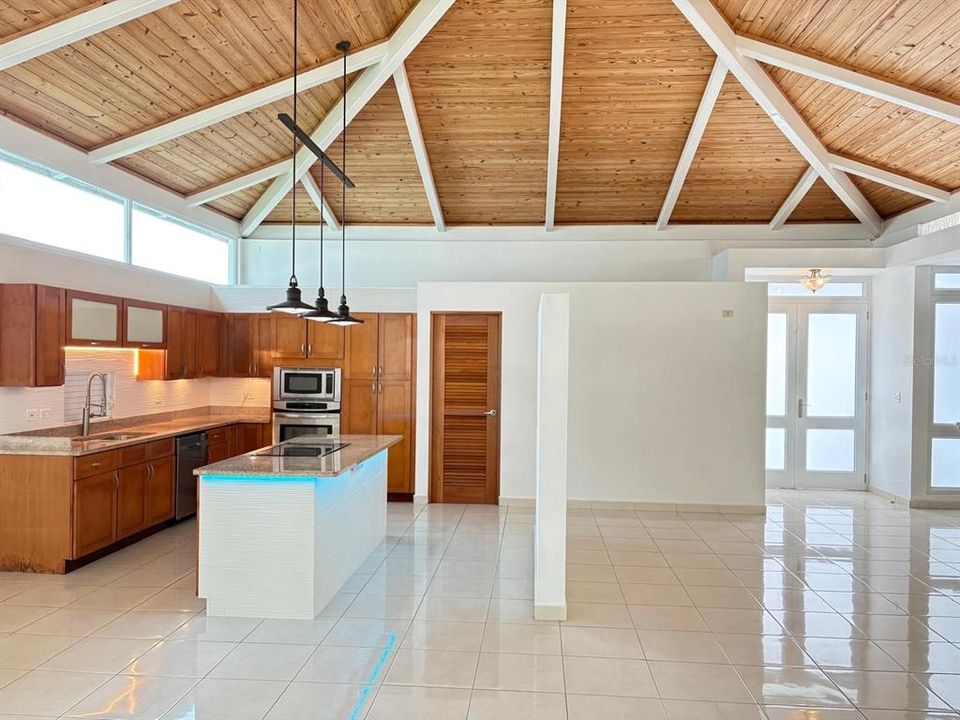 For Sale: $545,000 (4 beds, 4 baths, 2890 Square Feet)