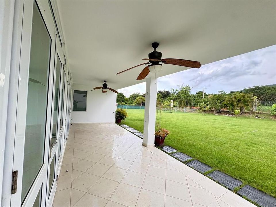 For Sale: $545,000 (4 beds, 4 baths, 2890 Square Feet)