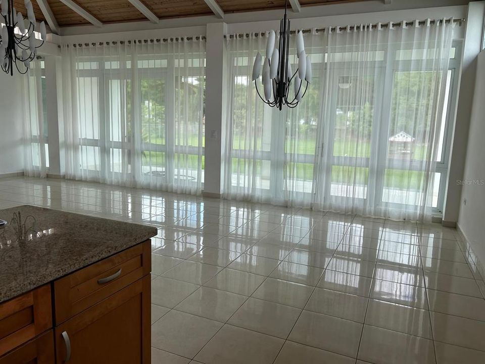 For Sale: $545,000 (4 beds, 4 baths, 2890 Square Feet)