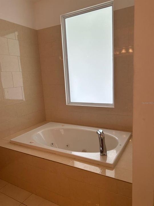 For Sale: $545,000 (4 beds, 4 baths, 2890 Square Feet)