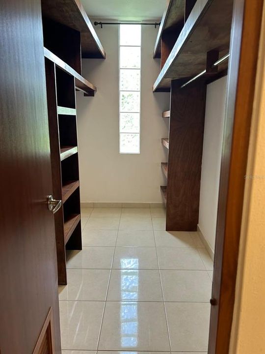 For Sale: $545,000 (4 beds, 4 baths, 2890 Square Feet)