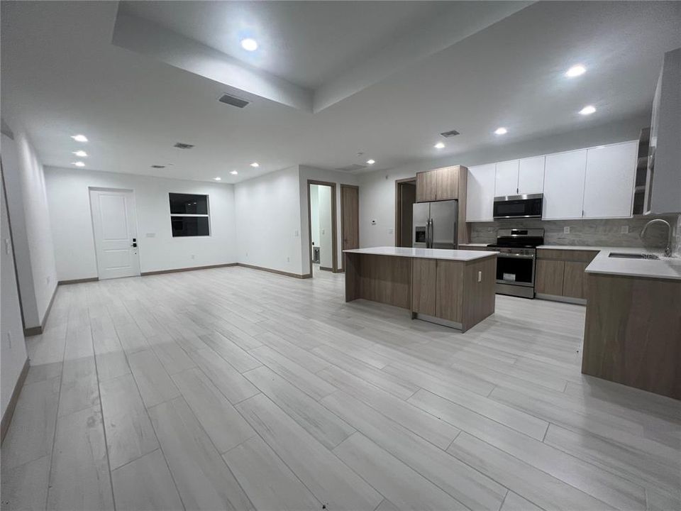 For Rent: $2,300 (3 beds, 2 baths, 1496 Square Feet)