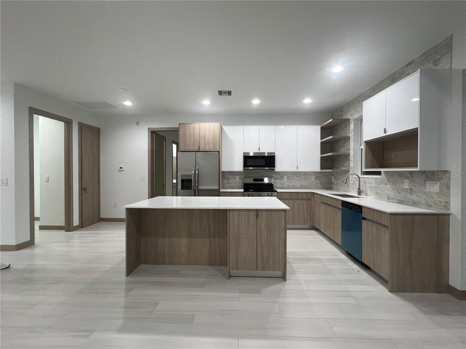 For Rent: $2,300 (3 beds, 2 baths, 1496 Square Feet)