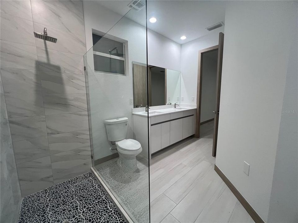 For Rent: $2,300 (3 beds, 2 baths, 1496 Square Feet)