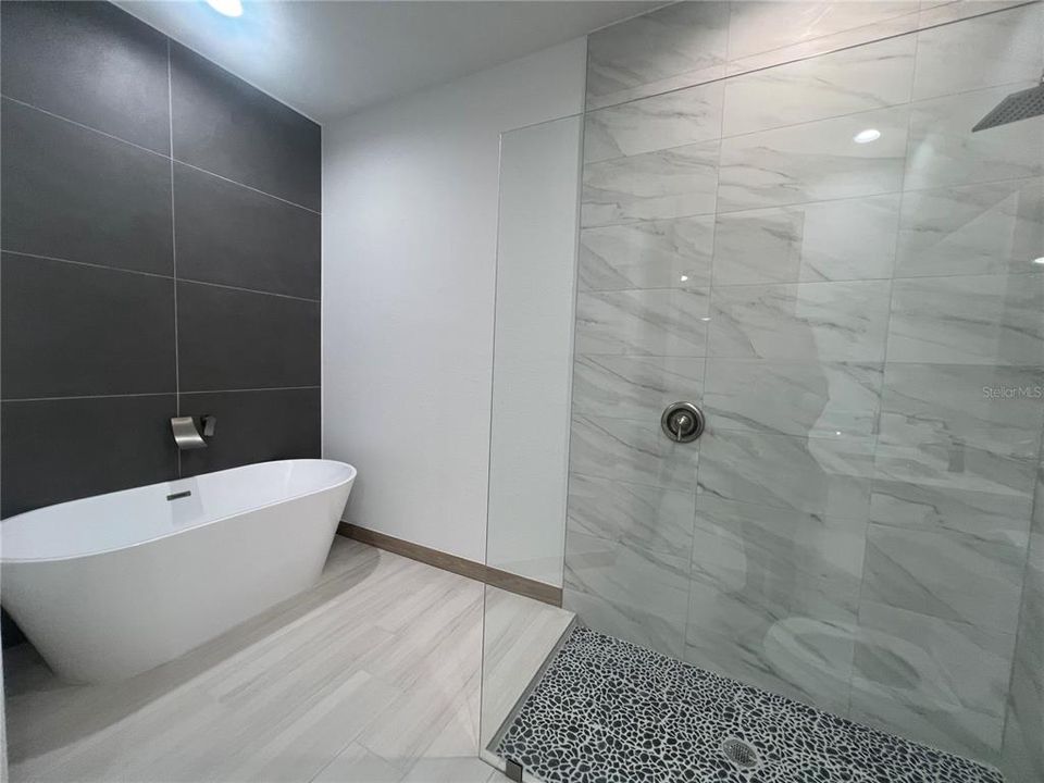 For Rent: $2,300 (3 beds, 2 baths, 1496 Square Feet)