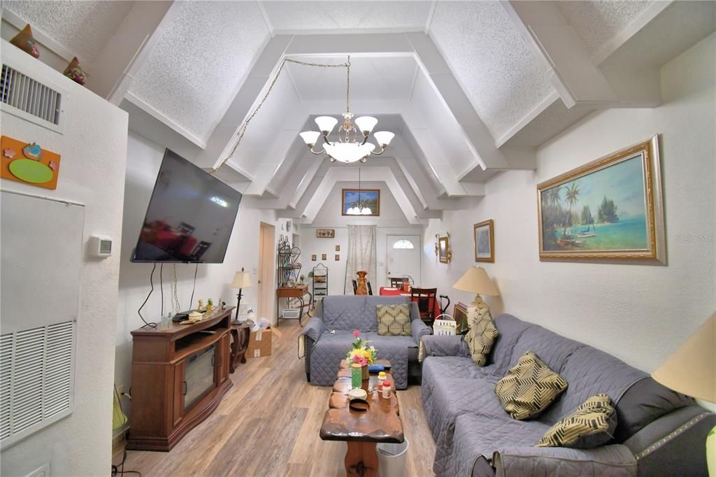 待售: $150,000 (2 贝兹, 1 浴室, 860 平方英尺)