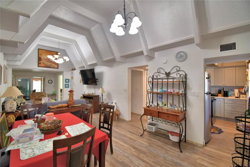 待售: $150,000 (2 贝兹, 1 浴室, 860 平方英尺)