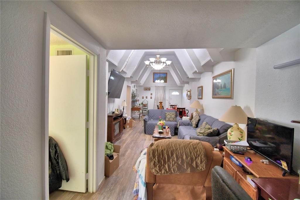 待售: $150,000 (2 贝兹, 1 浴室, 860 平方英尺)