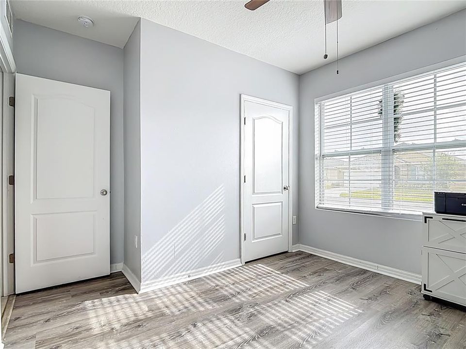 待售: $329,000 (4 贝兹, 2 浴室, 1867 平方英尺)