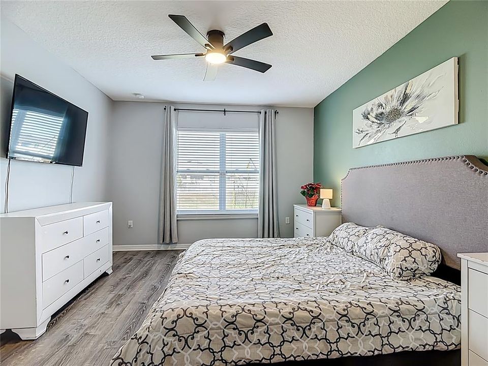 待售: $329,000 (4 贝兹, 2 浴室, 1867 平方英尺)