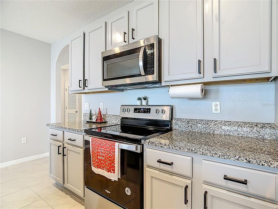 待售: $329,000 (4 贝兹, 2 浴室, 1867 平方英尺)