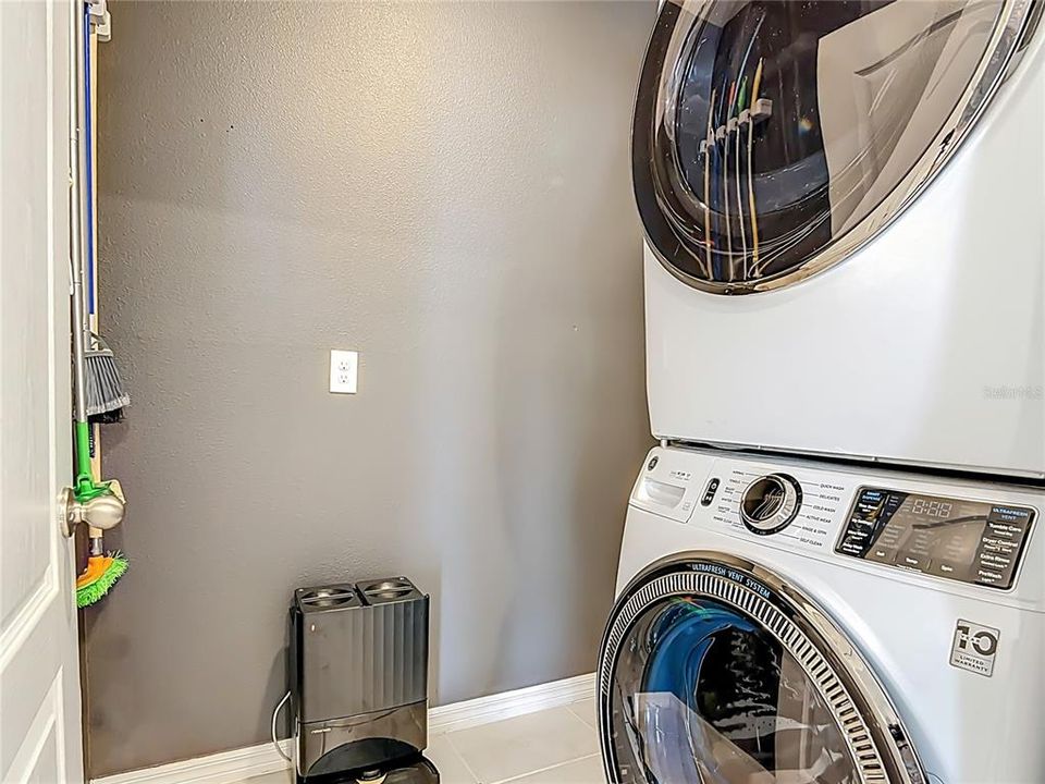 待售: $329,000 (4 贝兹, 2 浴室, 1867 平方英尺)