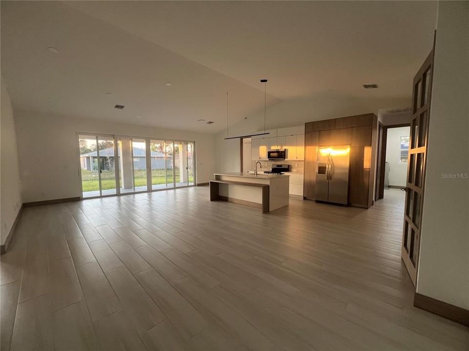 For Rent: $2,400 (3 beds, 2 baths, 1766 Square Feet)