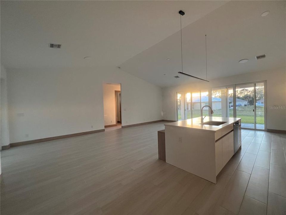 For Rent: $2,400 (3 beds, 2 baths, 1766 Square Feet)