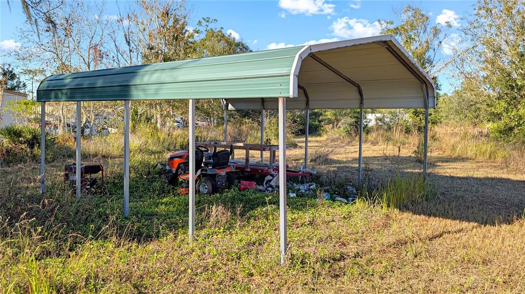 На продажу: $197,500 (9.11 acres)