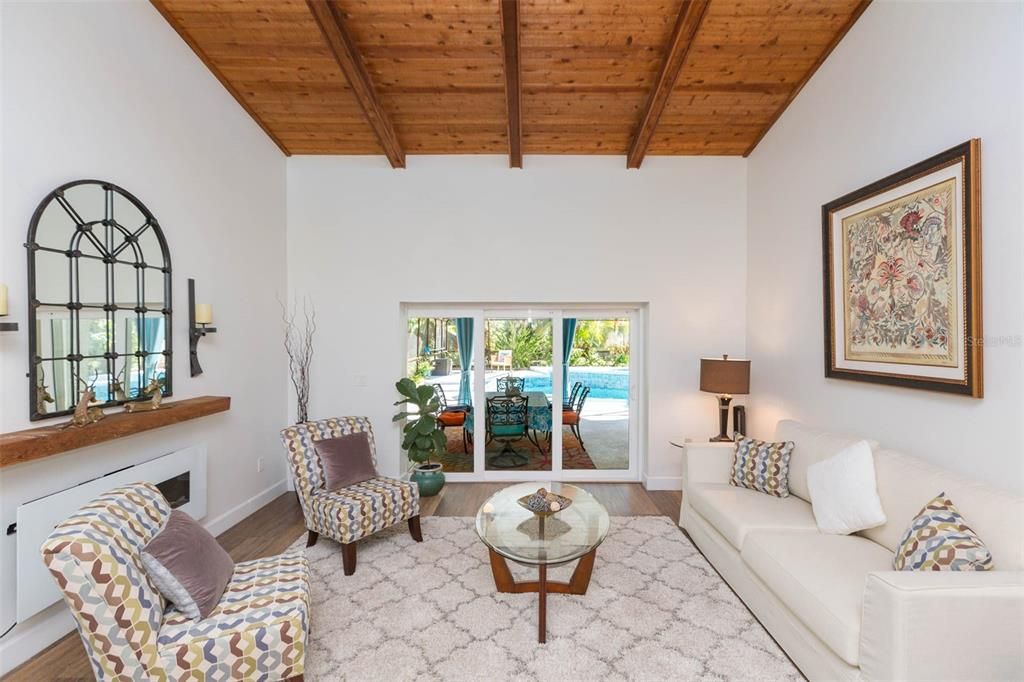 For Sale: $949,900 (4 beds, 2 baths, 2550 Square Feet)