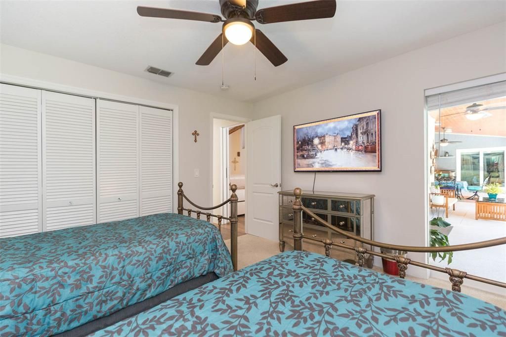 For Sale: $949,900 (4 beds, 2 baths, 2550 Square Feet)