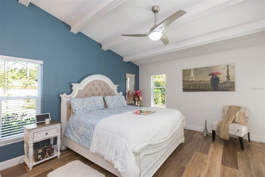 For Sale: $949,900 (4 beds, 2 baths, 2550 Square Feet)