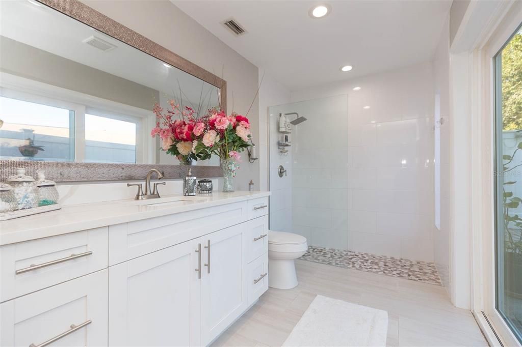 For Sale: $949,900 (4 beds, 2 baths, 2550 Square Feet)