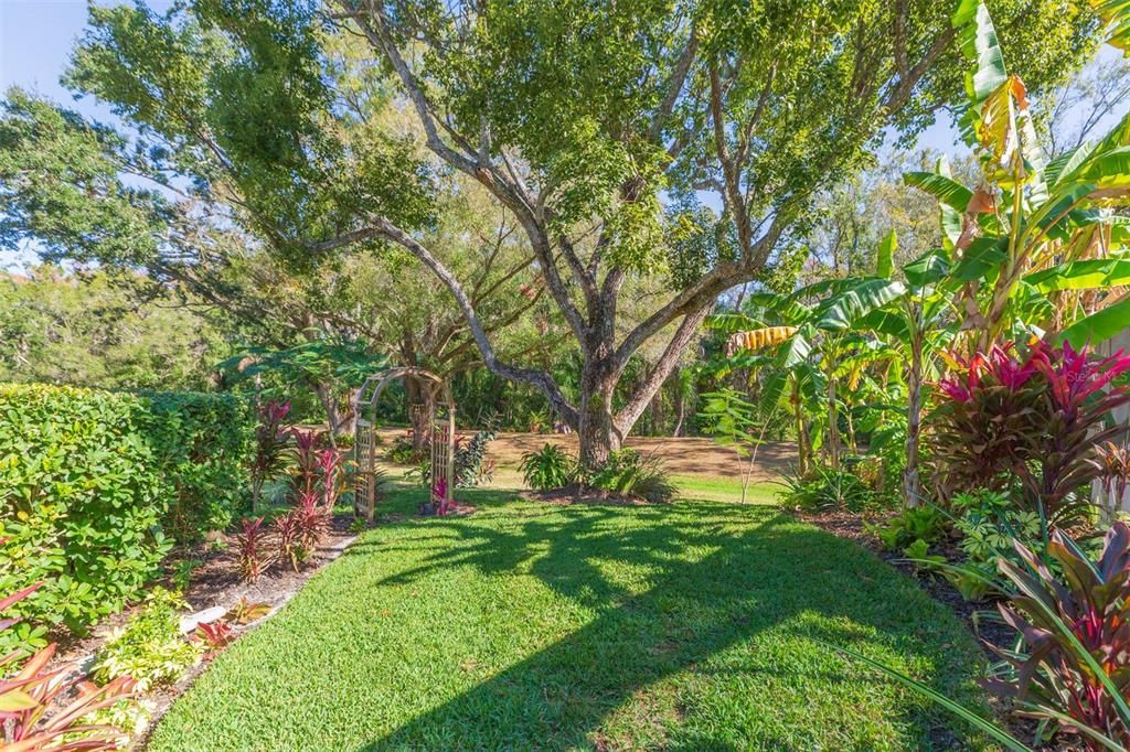 For Sale: $949,900 (4 beds, 2 baths, 2550 Square Feet)