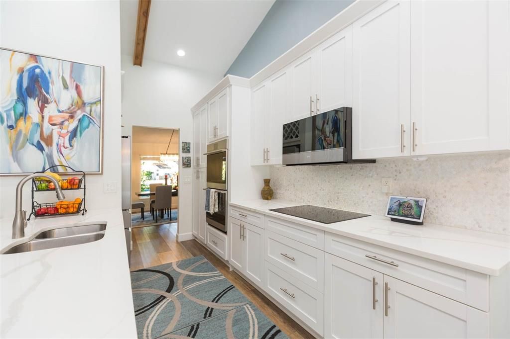 For Sale: $949,900 (4 beds, 2 baths, 2550 Square Feet)