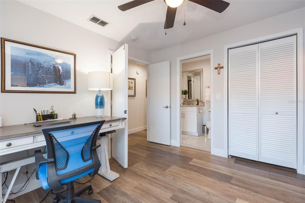 For Sale: $949,900 (4 beds, 2 baths, 2550 Square Feet)