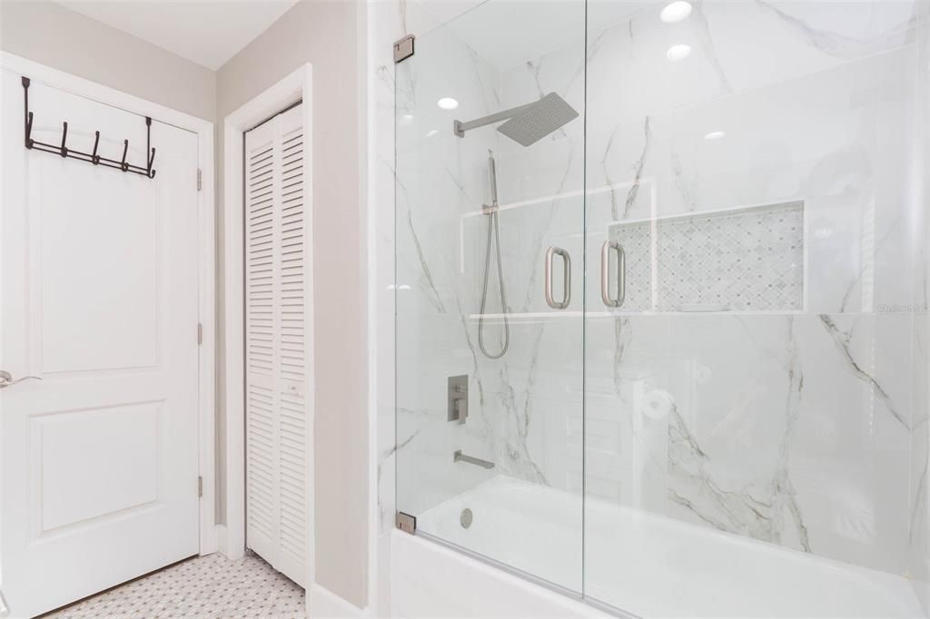 For Sale: $949,900 (4 beds, 2 baths, 2550 Square Feet)