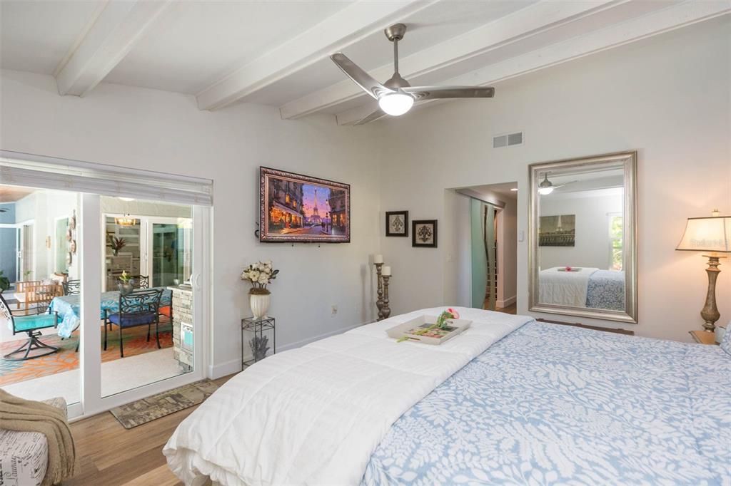 For Sale: $949,900 (4 beds, 2 baths, 2550 Square Feet)