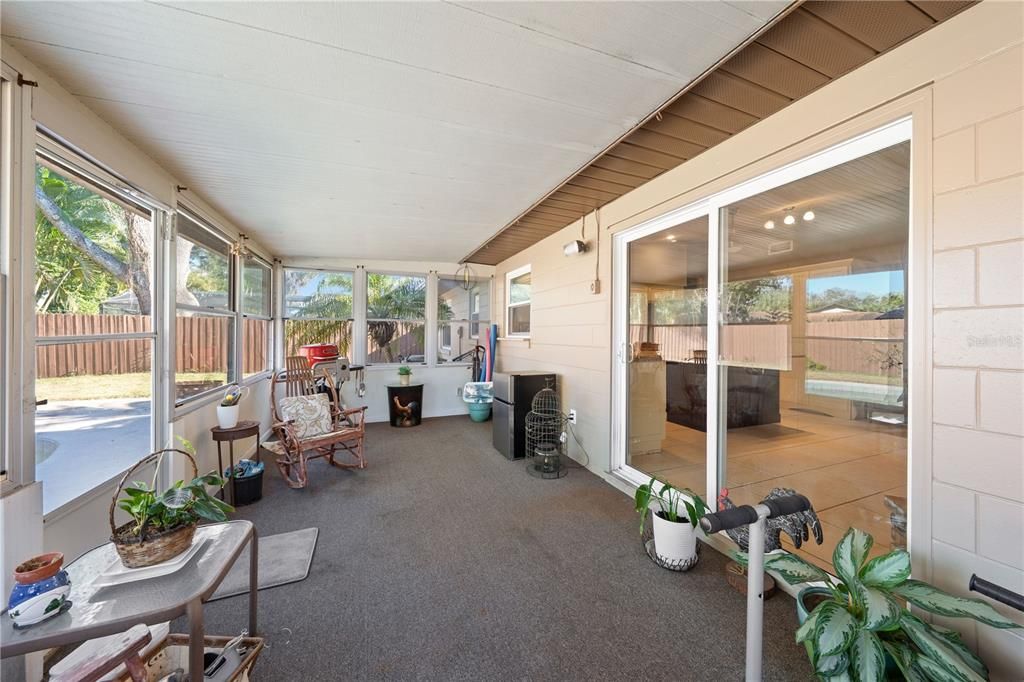 На продажу: $430,000 (4 спален, 2 ванн, 1954 Квадратных фут)