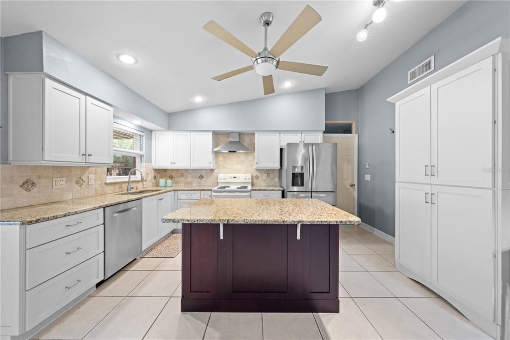 На продажу: $430,000 (4 спален, 2 ванн, 1954 Квадратных фут)