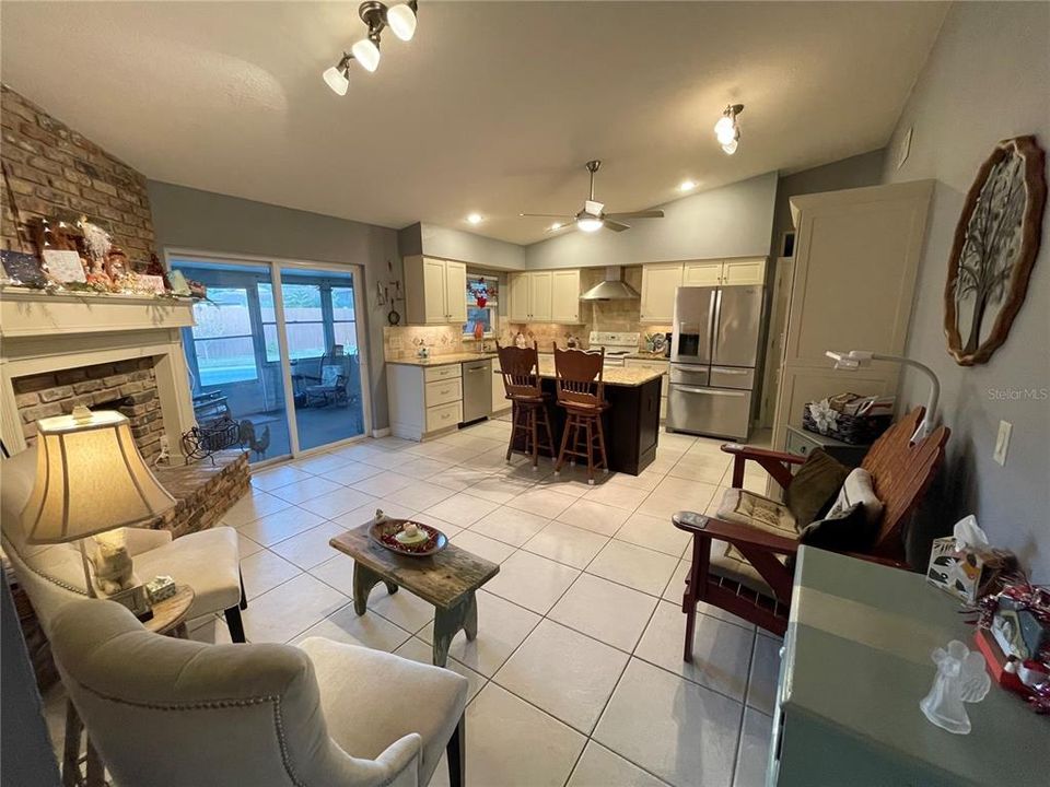 For Sale: $430,000 (4 beds, 2 baths, 1954 Square Feet)