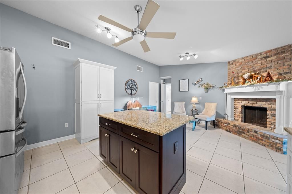 На продажу: $430,000 (4 спален, 2 ванн, 1954 Квадратных фут)