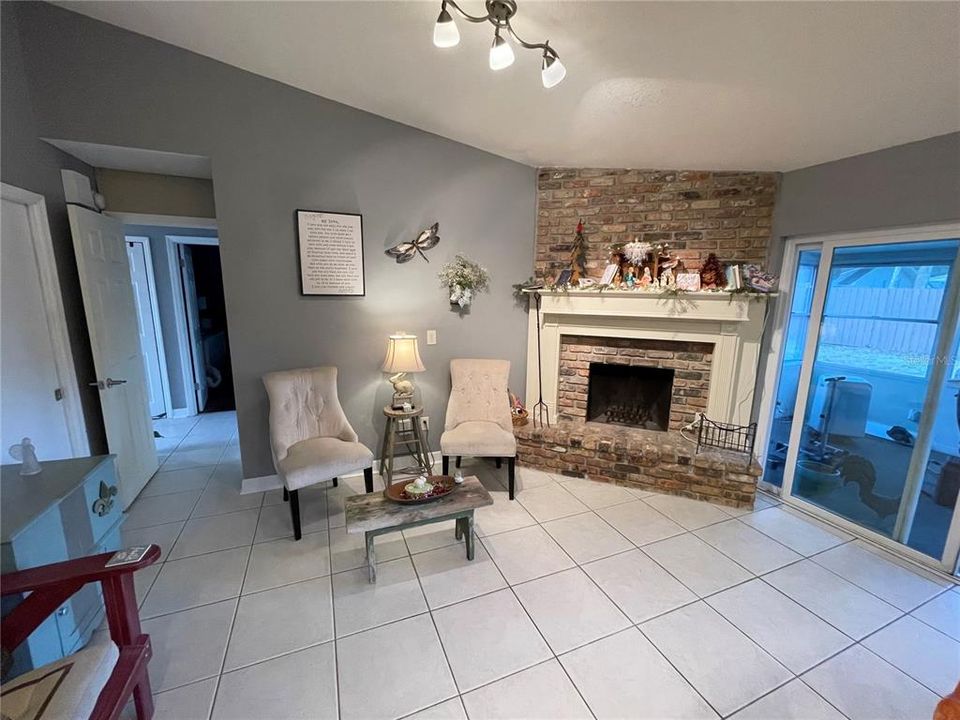 For Sale: $430,000 (4 beds, 2 baths, 1954 Square Feet)