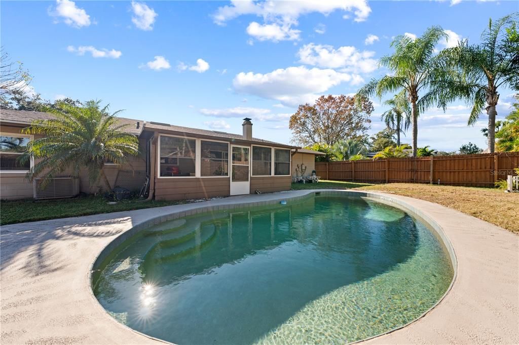 На продажу: $430,000 (4 спален, 2 ванн, 1954 Квадратных фут)