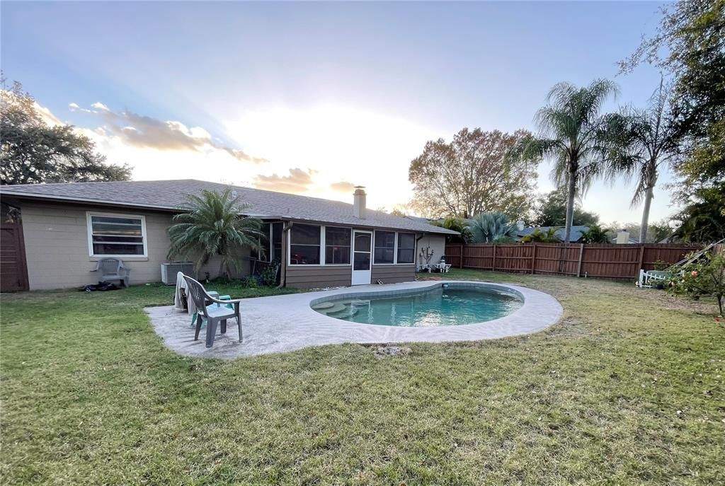 For Sale: $430,000 (4 beds, 2 baths, 1954 Square Feet)