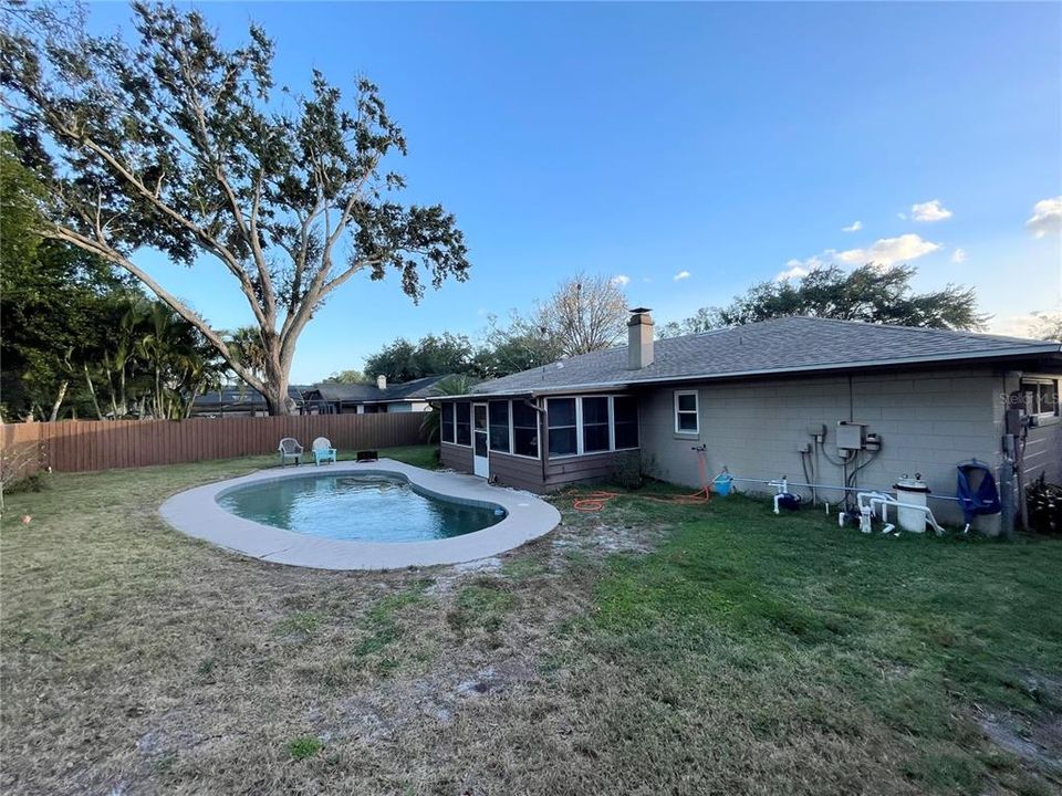 For Sale: $430,000 (4 beds, 2 baths, 1954 Square Feet)