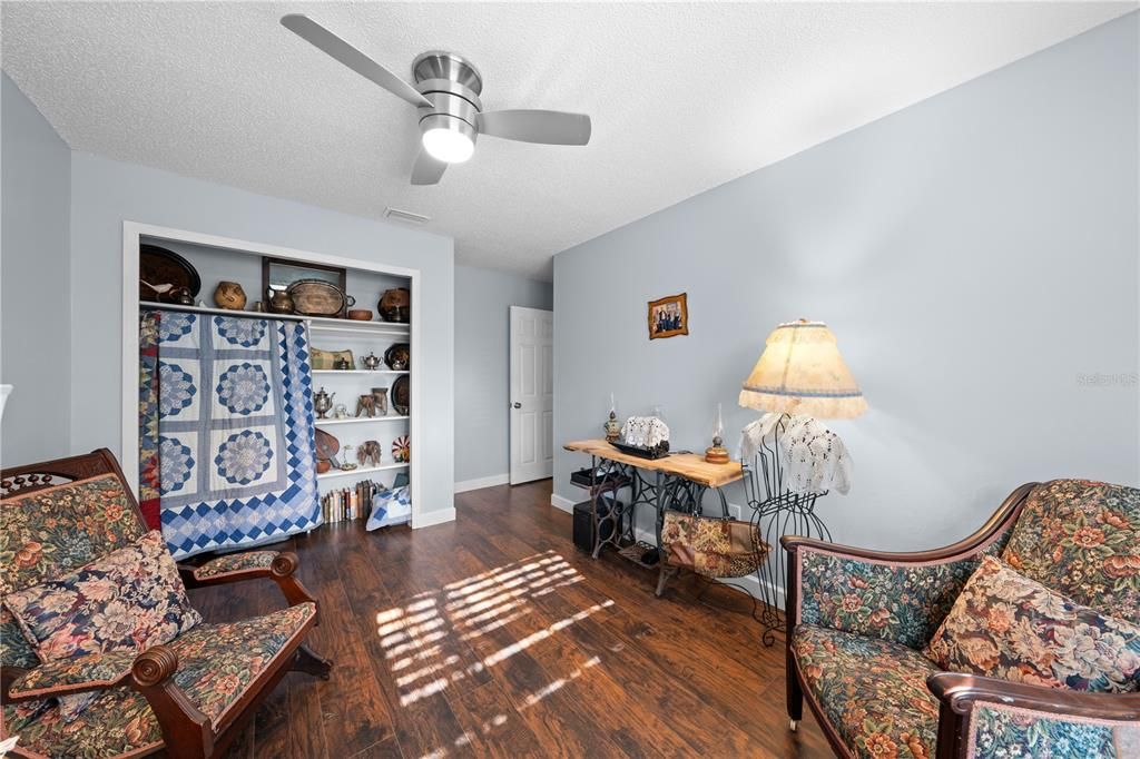 На продажу: $430,000 (4 спален, 2 ванн, 1954 Квадратных фут)