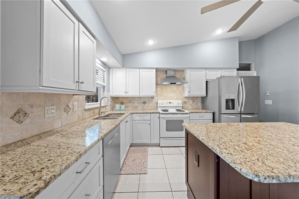 На продажу: $430,000 (4 спален, 2 ванн, 1954 Квадратных фут)