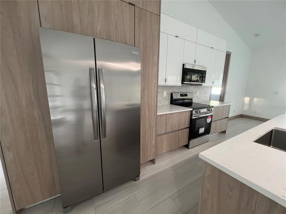 出租: $2,400 (3 贝兹, 2 浴室, 1766 平方英尺)