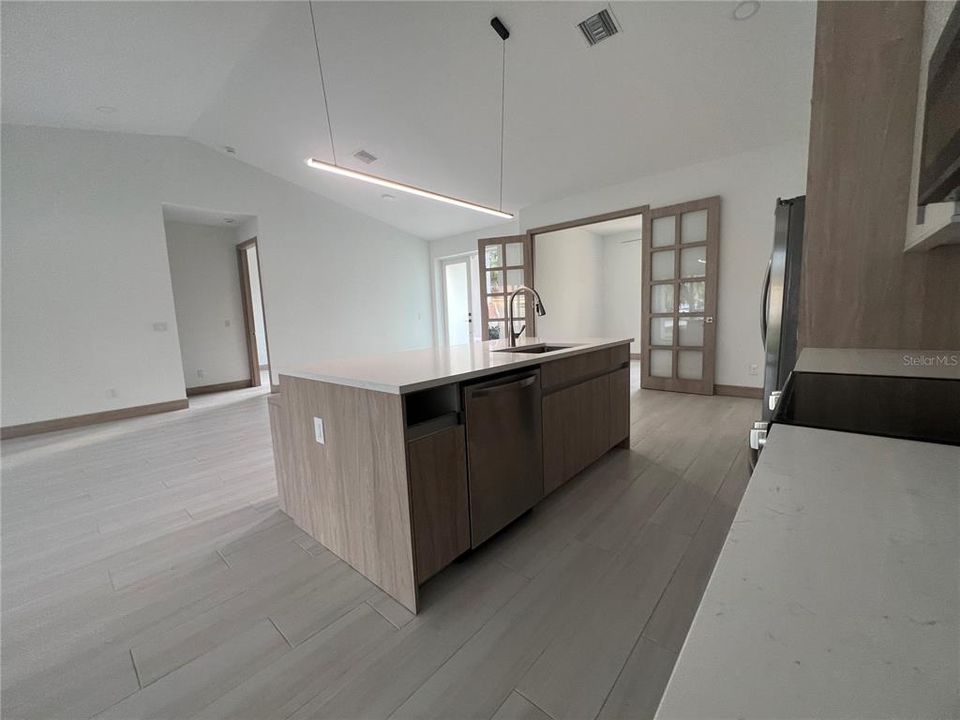 出租: $2,400 (3 贝兹, 2 浴室, 1766 平方英尺)