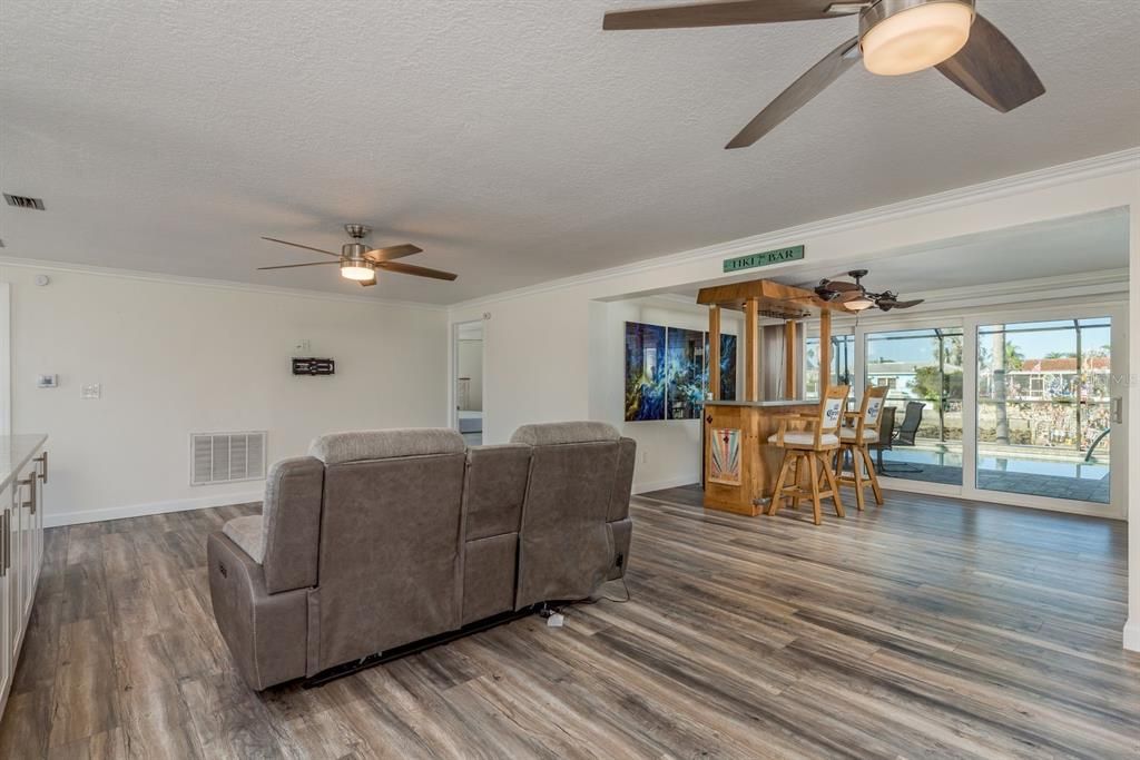 For Sale: $724,900 (3 beds, 2 baths, 1468 Square Feet)